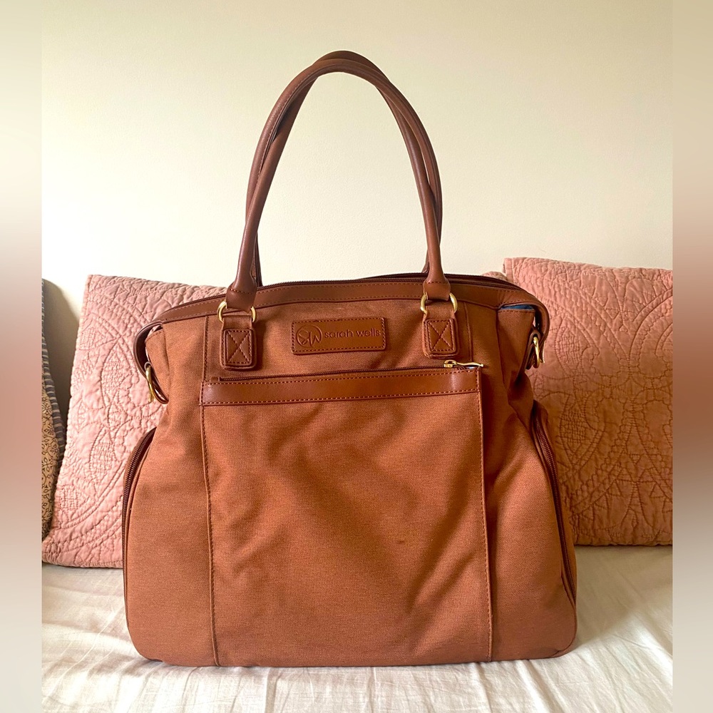 Sarah Wells Pump Bag in Chestnut Brown